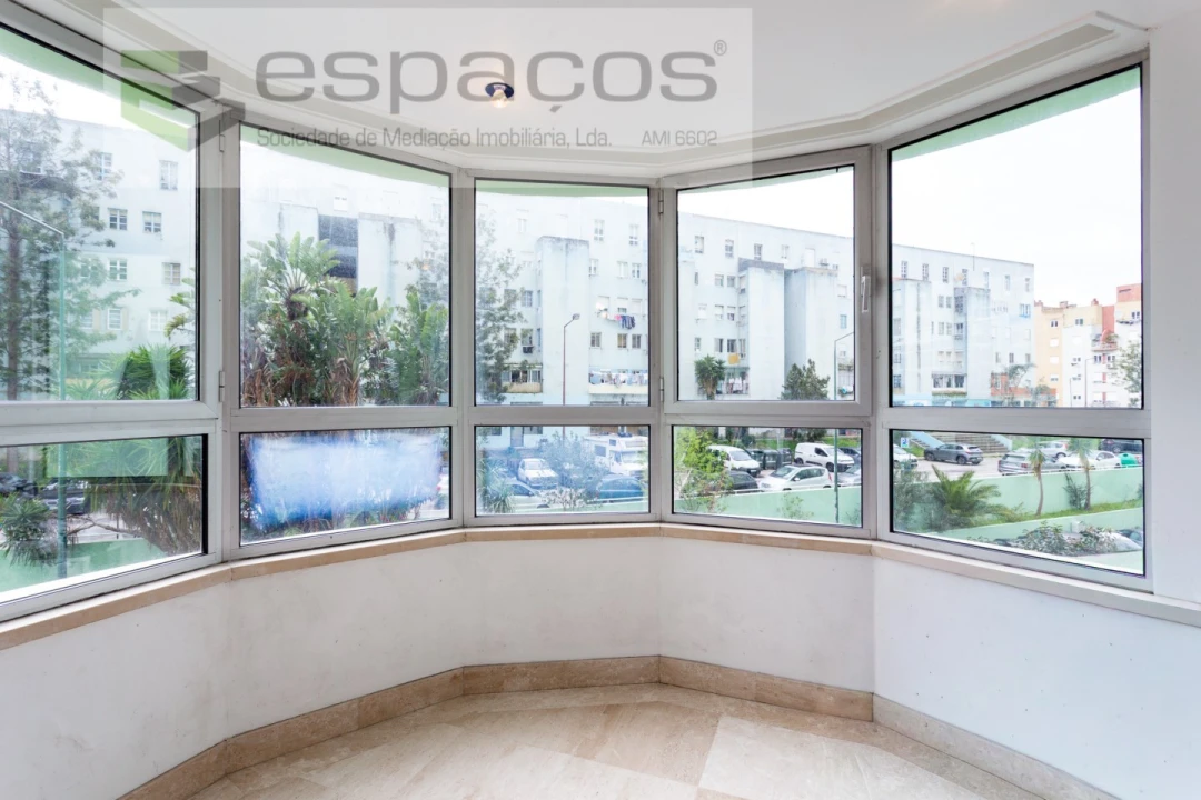 Apartamento T5 para Venda em Areeiro Foto 9