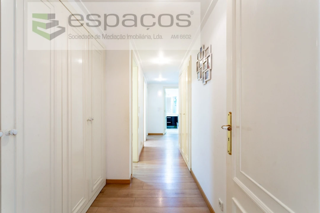 Apartamento T5 para Venda em Areeiro Foto 15