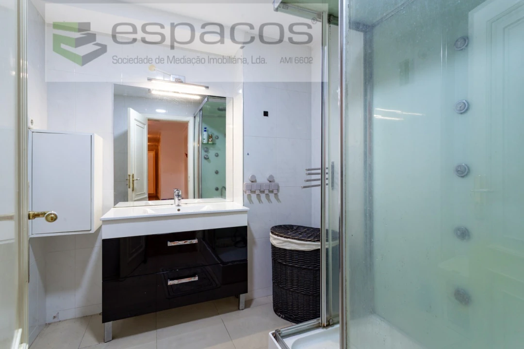 Apartamento T5 para Venda em Areeiro Foto 25