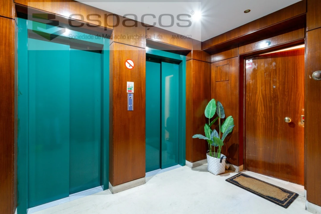 Apartamento T5 para Venda em Areeiro Foto 31