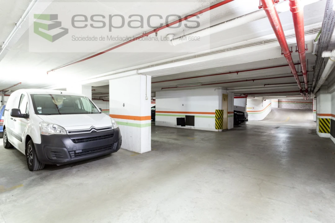 Apartamento T5 para Venda em Areeiro Foto 32