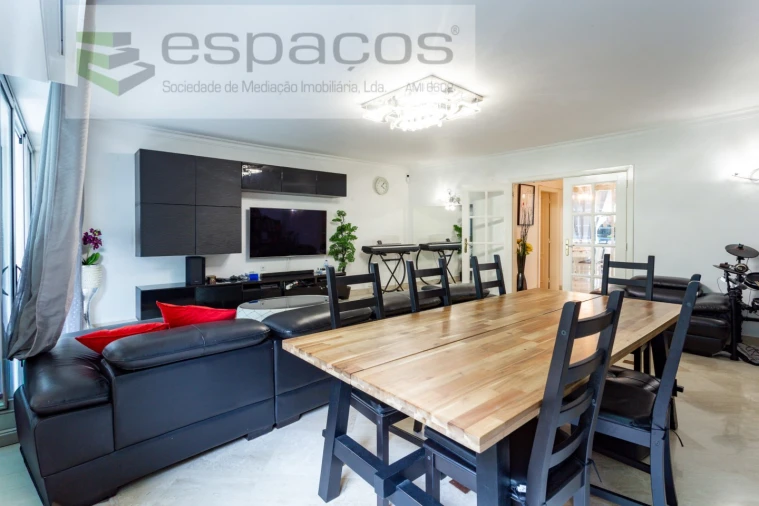 Apartamento T5 para Venda em Areeiro Foto 3