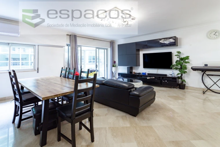 Apartamento T5 para Venda em Areeiro Foto 4