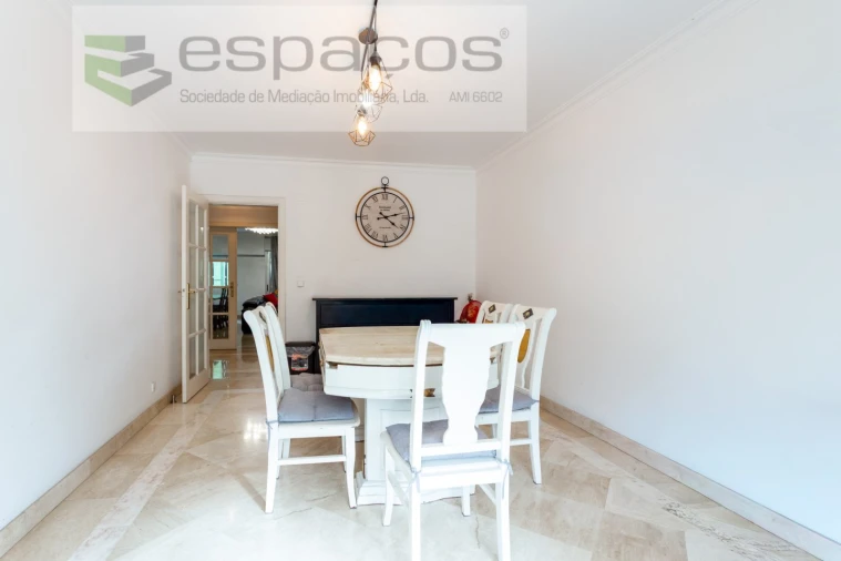 Apartamento T5 para Venda em Areeiro Foto 8