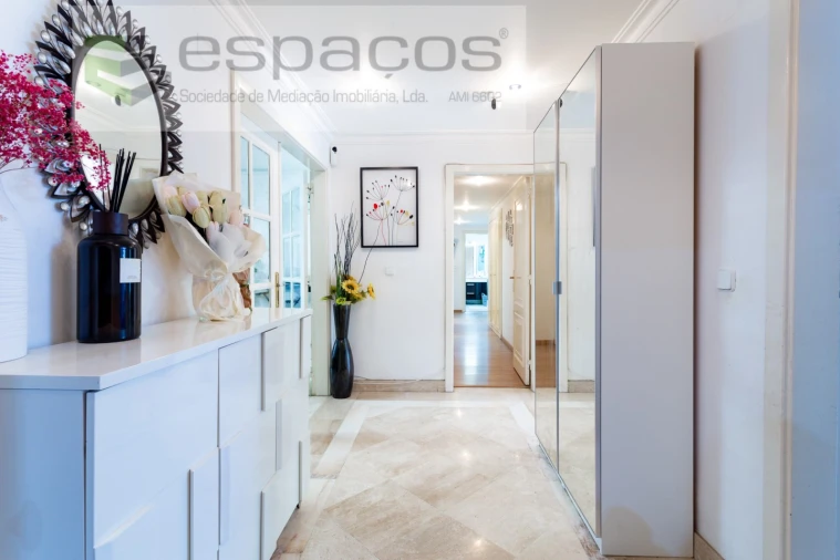 Apartamento T5 para Venda em Areeiro Foto 12