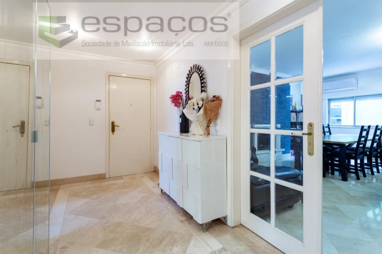 Apartamento T5 para Venda em Areeiro Foto 13