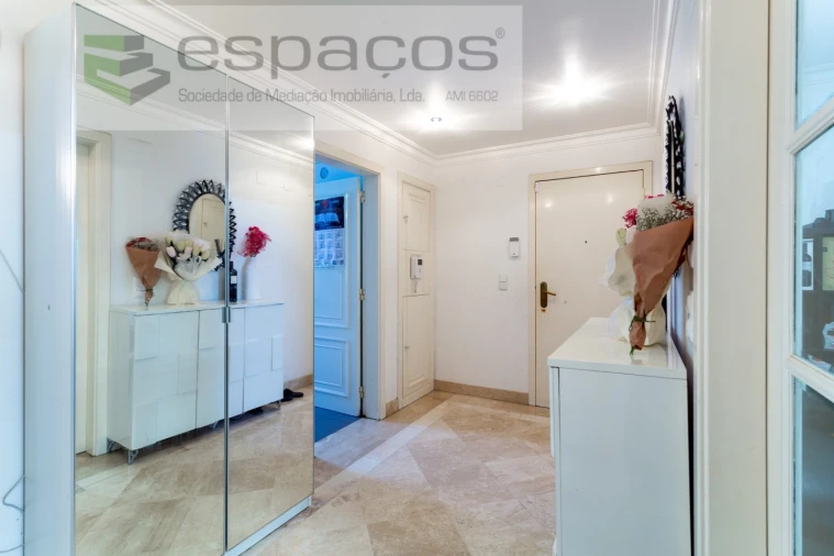 Apartamento T5 para Venda em Areeiro Foto 14