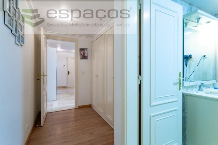 Apartamento T5 para Venda em Areeiro Foto 17