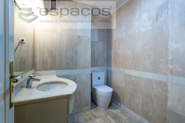 Apartamento T5 para Venda em Areeiro Foto 18