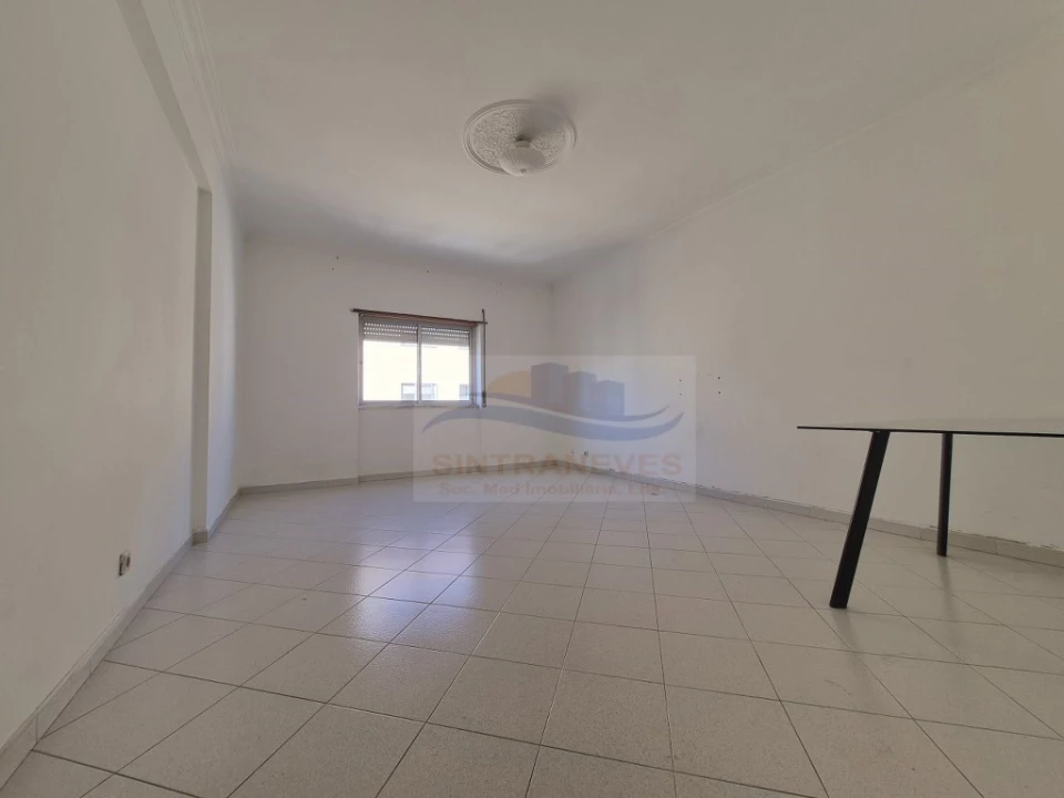 Apartamento T2 para Venda em Rio de Mouro Foto 9