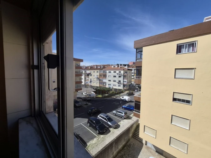 Apartamento T2 para Venda em Rio de Mouro Foto 4