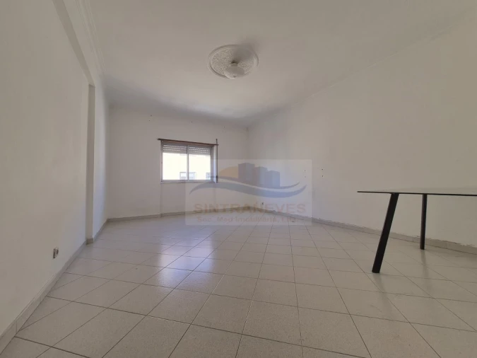 Apartamento T2 para Venda em Rio de Mouro Foto 9