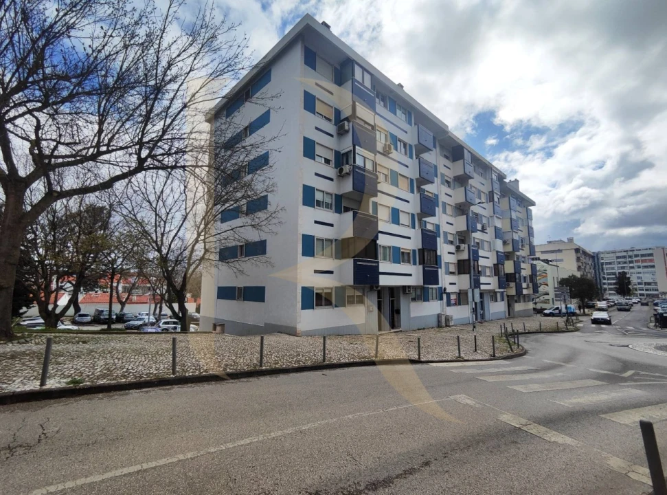 Apartamento T3 para Venda em Almada, Cova da Piedade, Pragal e Cacilhas Foto 1