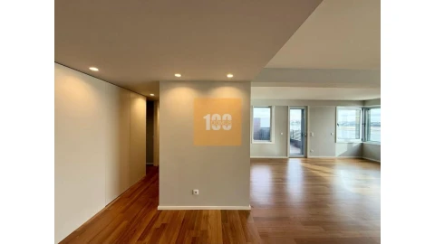 Apartamento T3 para Arrendamento em Aldoar, Foz do Douro e Nevogilde