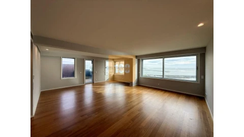 Apartamento T3 para Arrendamento em Aldoar, Foz do Douro e Nevogilde