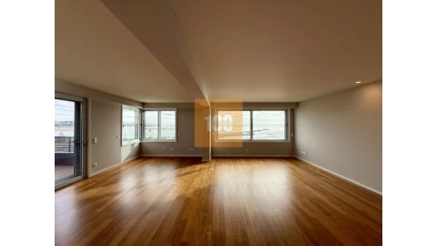 Apartamento T3 para Arrendamento em Aldoar, Foz do Douro e Nevogilde