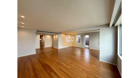 Apartamento T3 para Arrendamento em Aldoar, Foz do Douro e Nevogilde