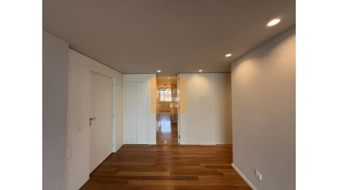 Apartamento T3 para Arrendamento em Aldoar, Foz do Douro e Nevogilde