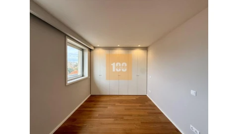 Apartamento T3 para Arrendamento em Aldoar, Foz do Douro e Nevogilde