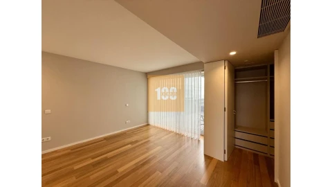 Apartamento T3 para Arrendamento em Aldoar, Foz do Douro e Nevogilde