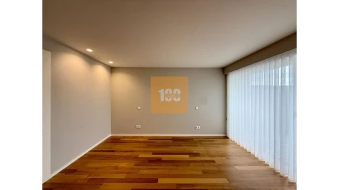 Apartamento T3 para Arrendamento em Aldoar, Foz do Douro e Nevogilde