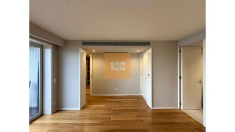 Apartamento T3 para Arrendamento em Aldoar, Foz do Douro e Nevogilde