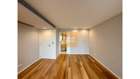 Apartamento T3 para Arrendamento em Aldoar, Foz do Douro e Nevogilde