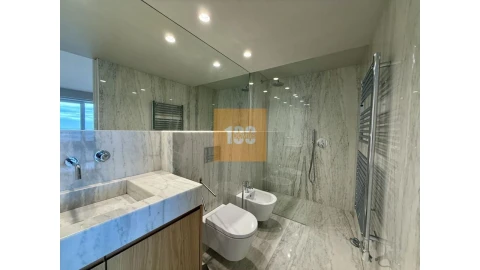 Apartamento T3 para Arrendamento em Aldoar, Foz do Douro e Nevogilde