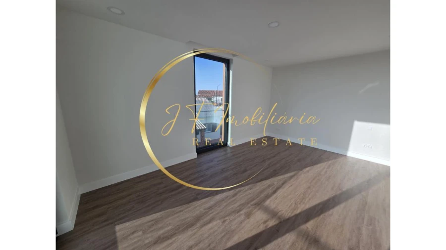 Moradia T4 para Venda em Aradas Foto 36