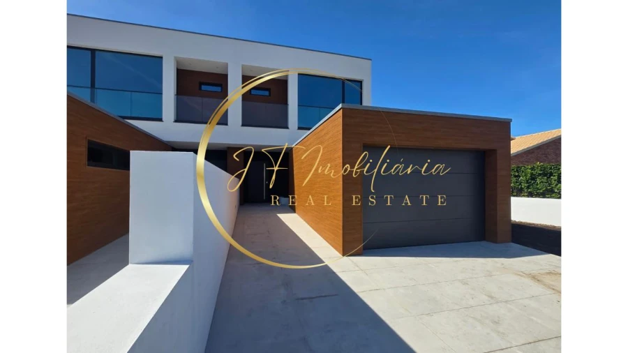 Moradia T4 para Venda em Aradas Foto 5