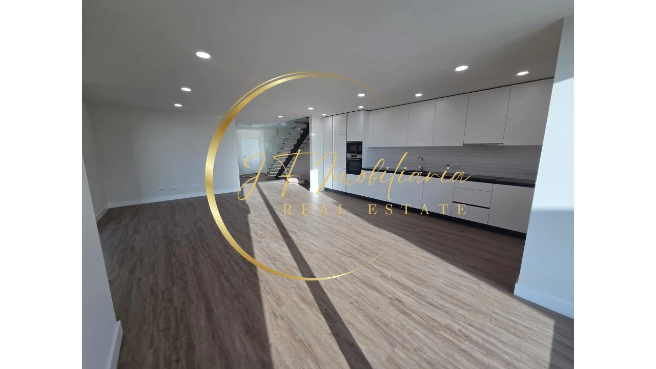 Moradia T4 para Venda em Aradas Foto 9