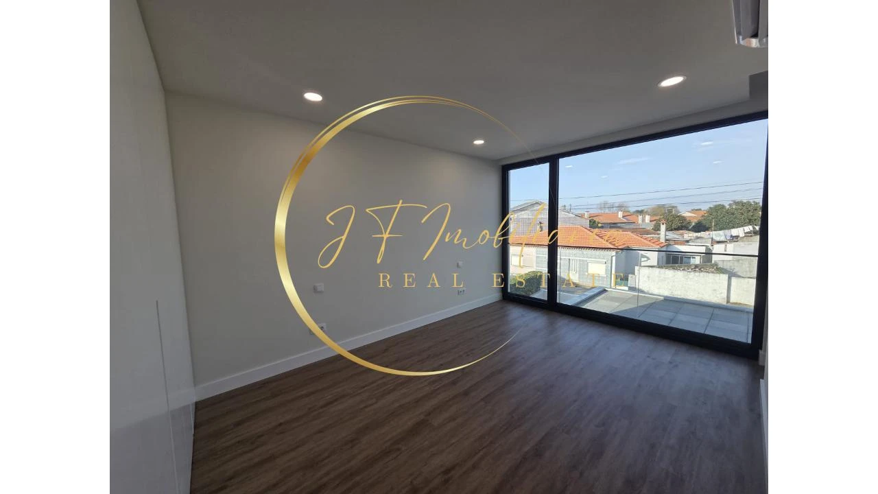 Moradia T4 para Venda em Aradas Foto 24