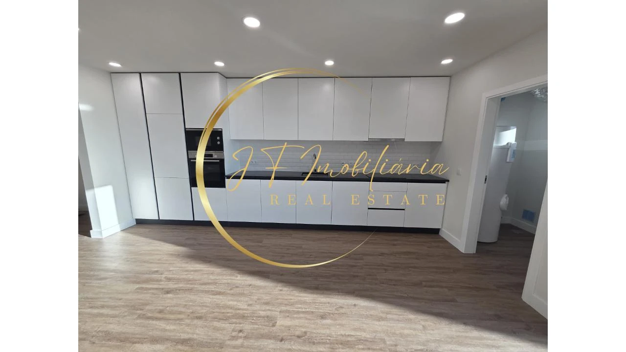 Moradia T4 para Venda em Aradas Foto 12