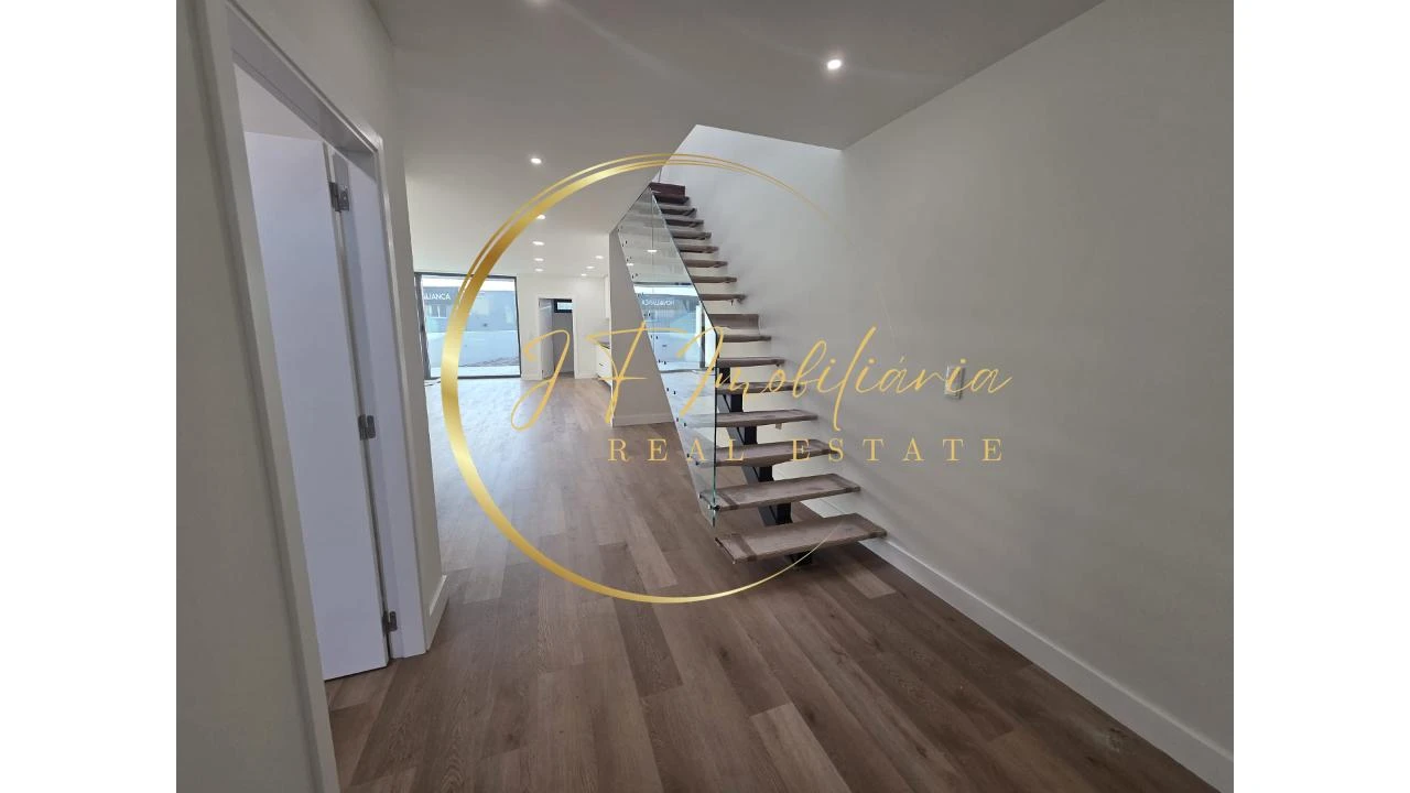 Moradia T4 para Venda em Aradas Foto 18