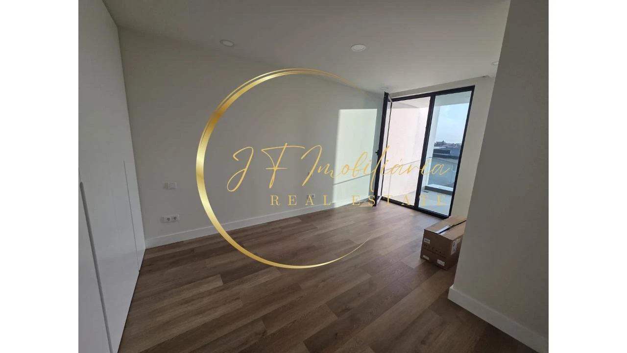 Moradia T4 para Venda em Aradas Foto 40