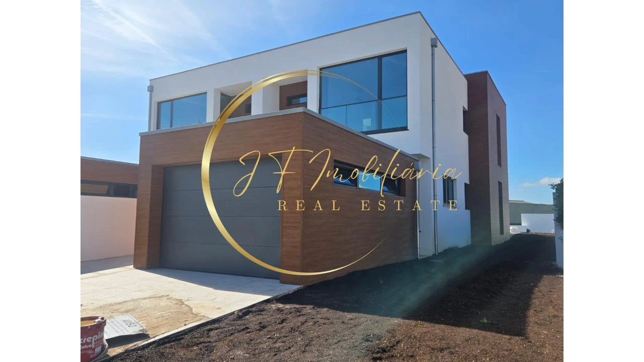 Moradia T4 para Venda em Aradas Foto 3