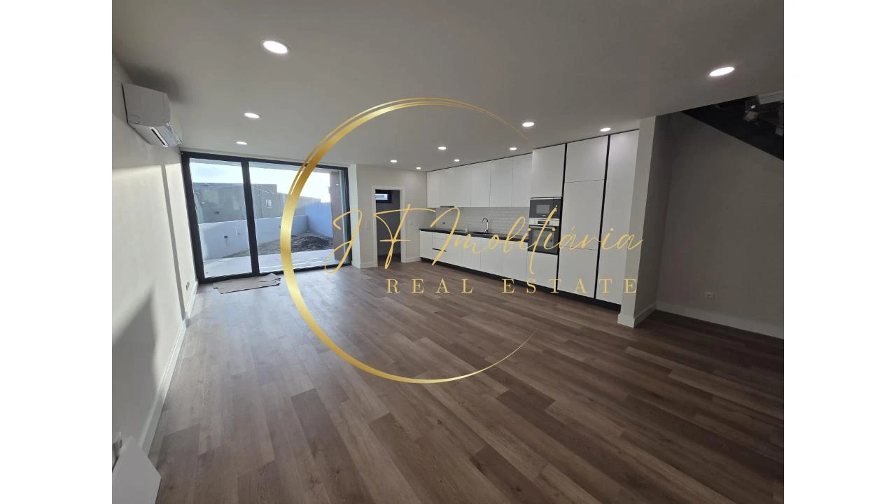 Moradia T4 para Venda em Aradas Foto 16