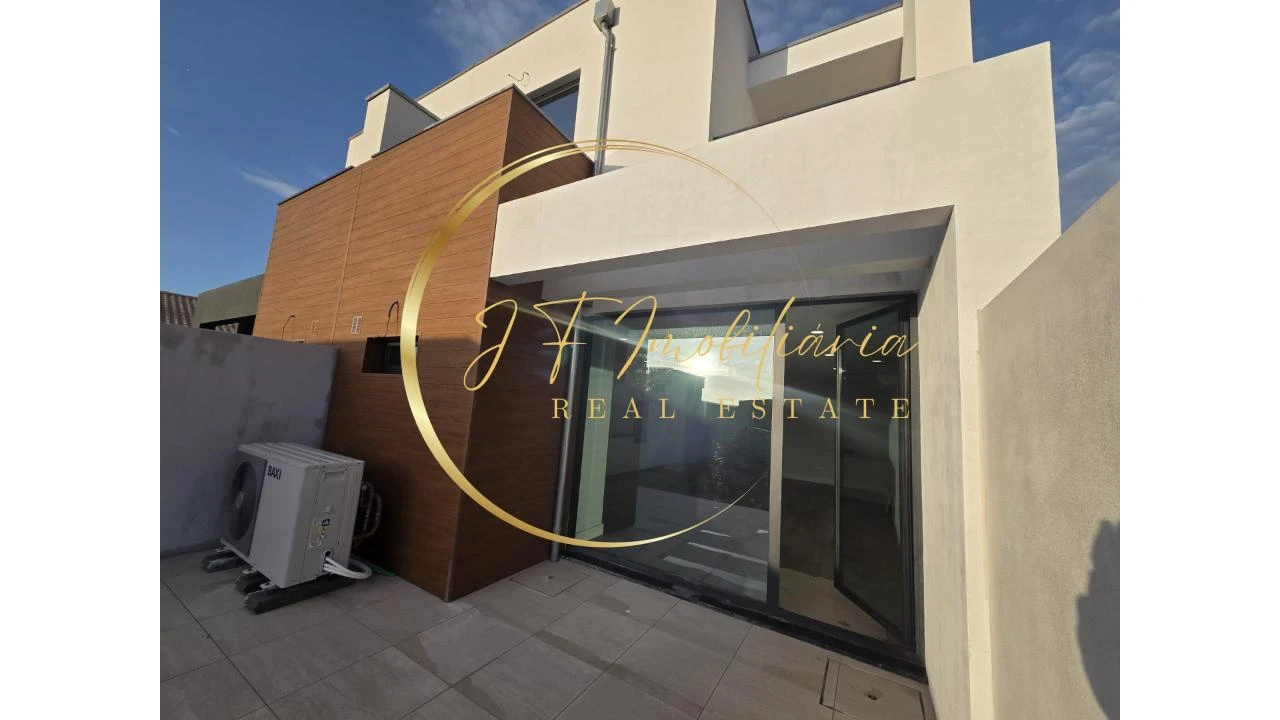 Moradia T4 para Venda em Aradas Foto 1