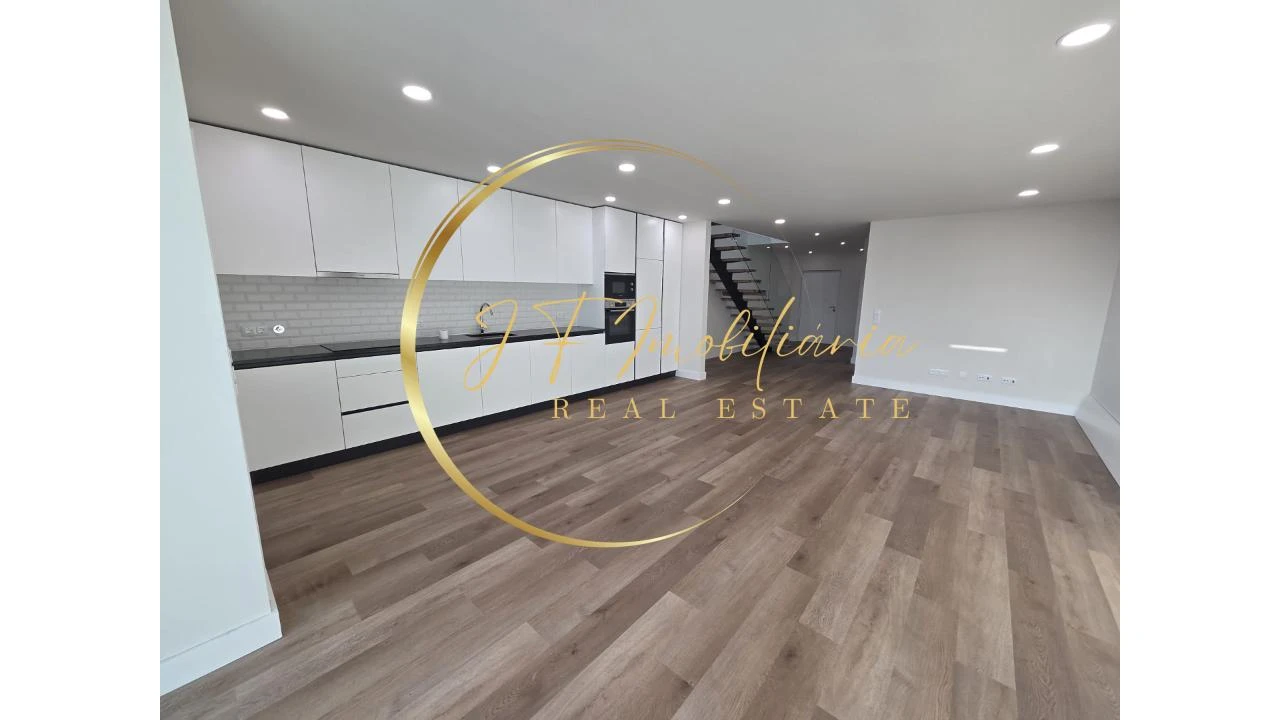 Moradia T4 para Venda em Aradas Foto 15