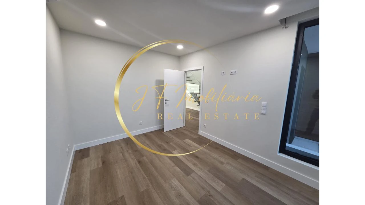 Moradia T4 para Venda em Aradas Foto 30