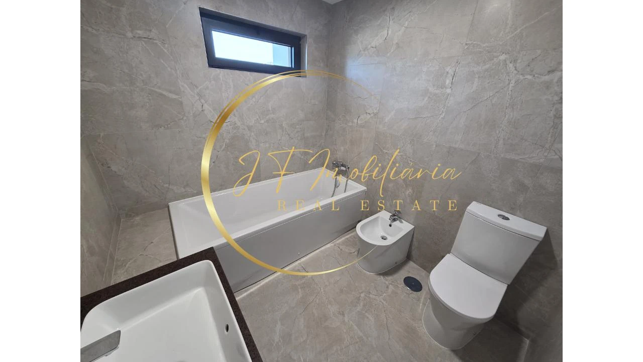 Moradia T4 para Venda em Aradas Foto 29