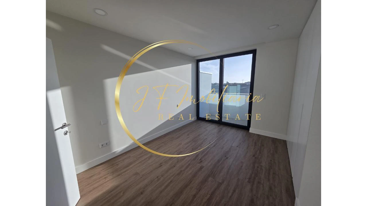 Moradia T4 para Venda em Aradas Foto 25