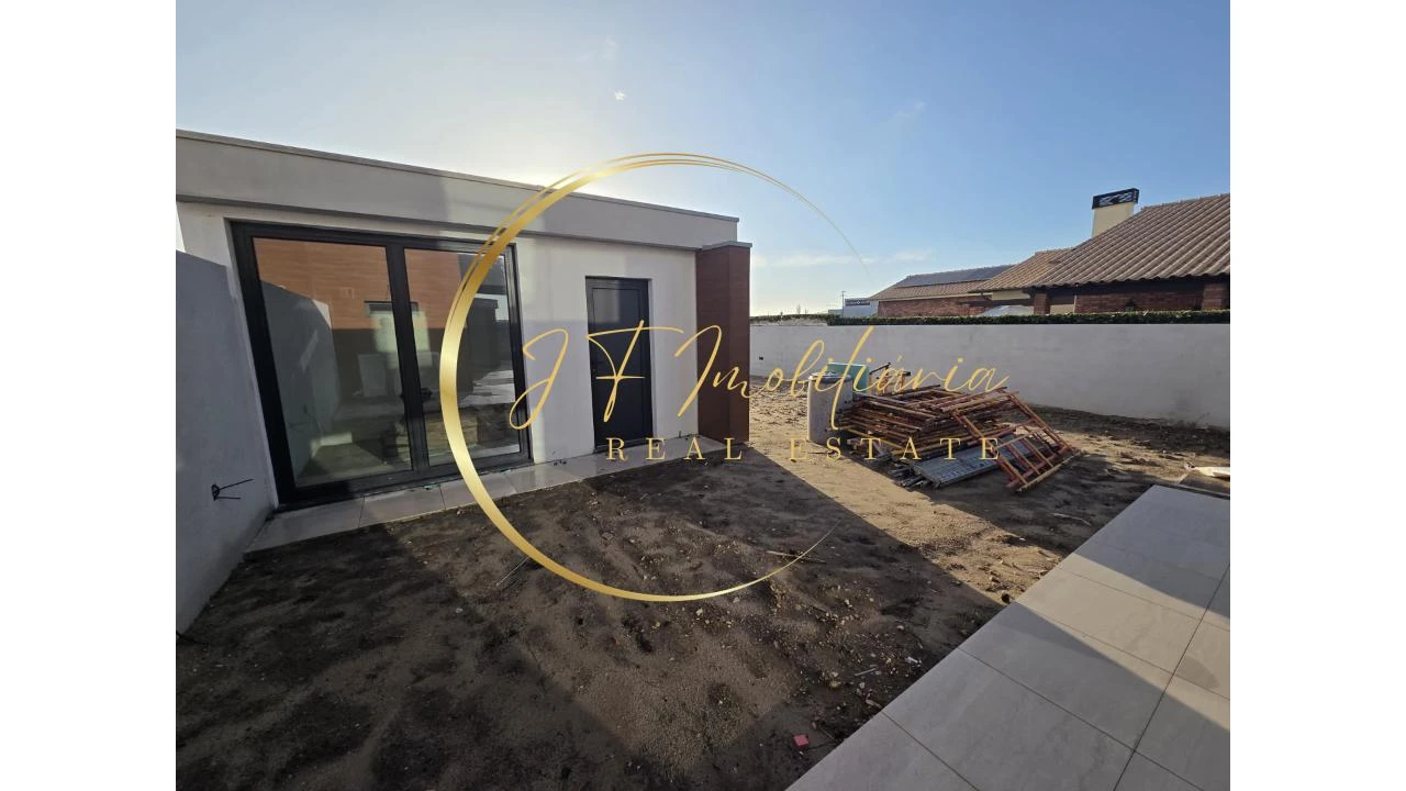 Moradia T4 para Venda em Aradas Foto 9