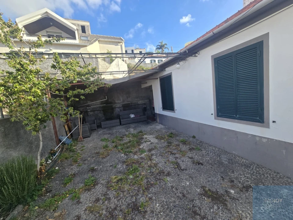 Moradia T5 para Venda em Funchal (Santa Maria Maior) Foto 3