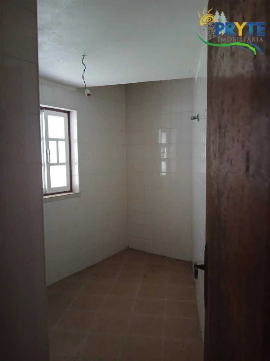 Loja para Venda em Aguda Foto 32