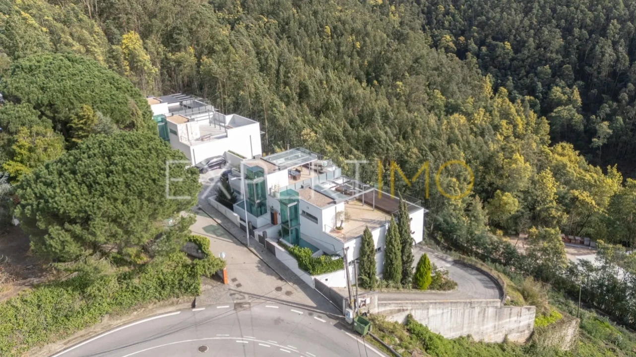 Moradia T4 para Venda em Santo Antonio dos Olivais Foto 2