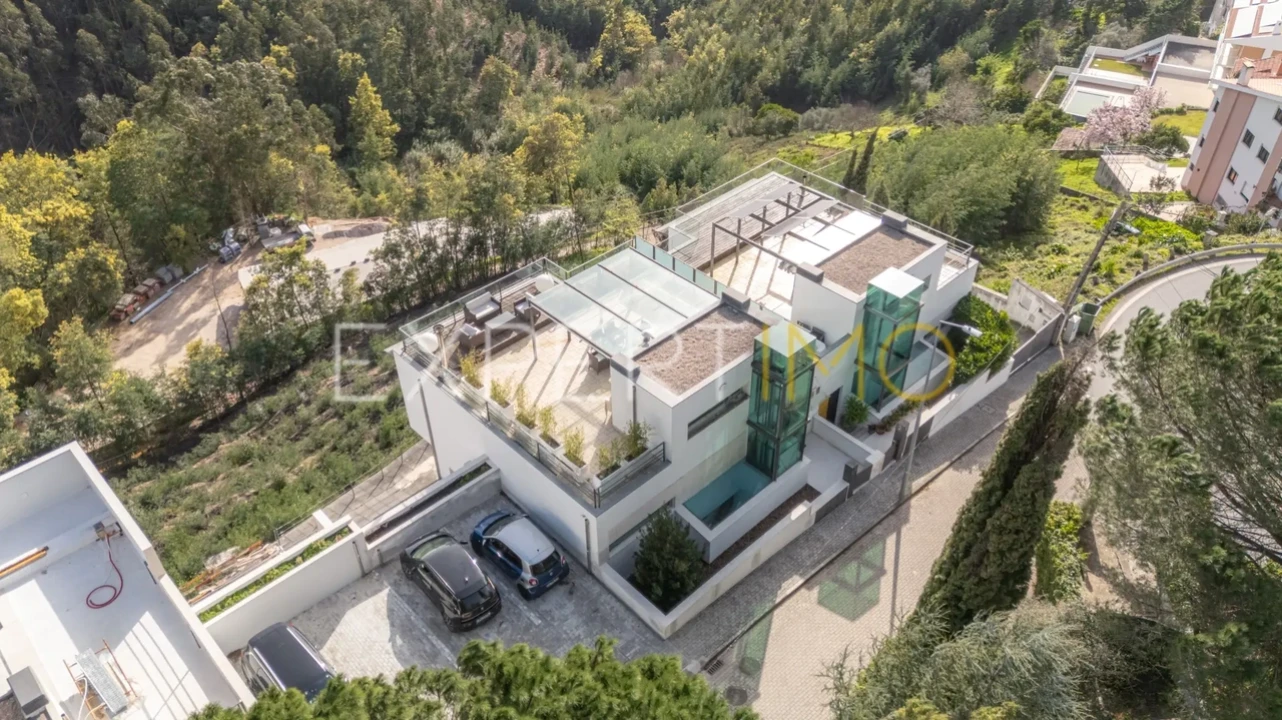 Moradia T4 para Venda em Santo Antonio dos Olivais Foto 3