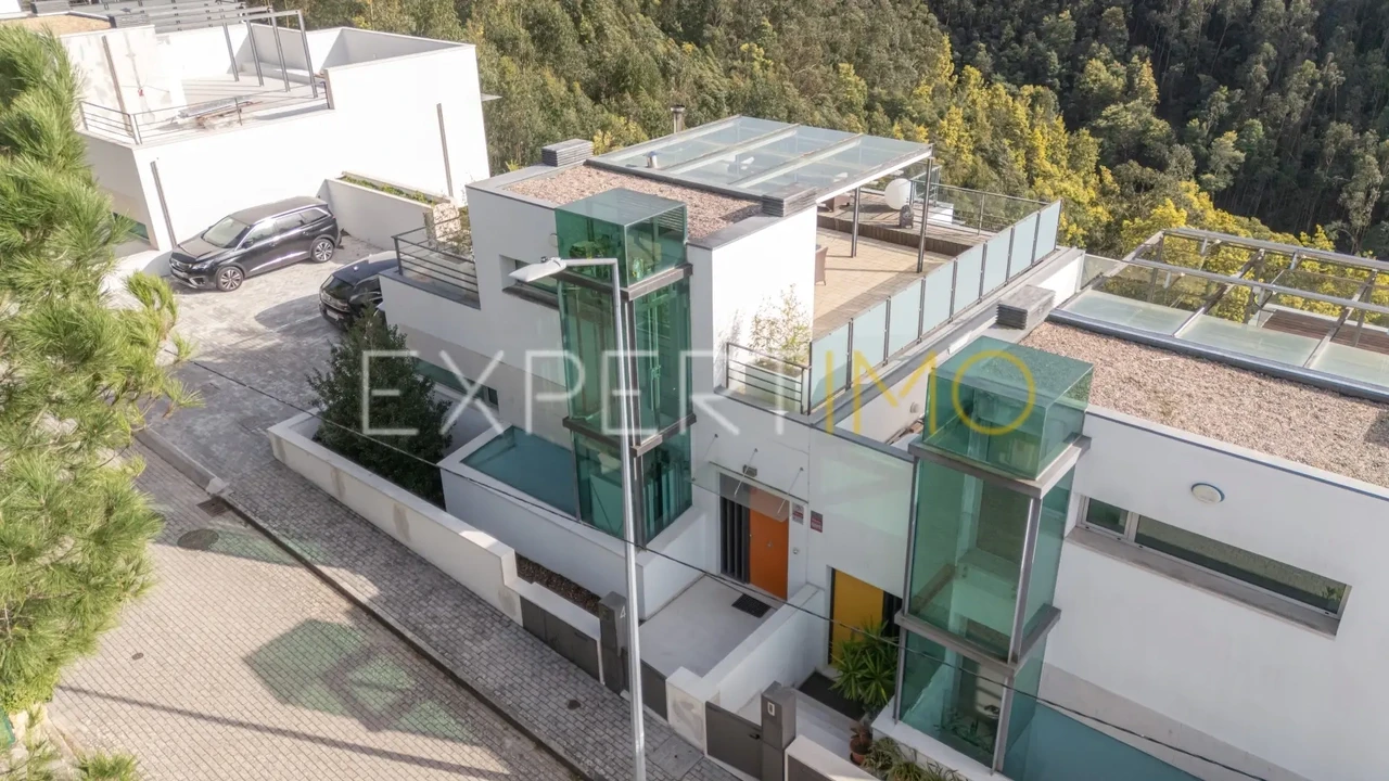 Moradia T4 para Venda em Santo Antonio dos Olivais Foto 4