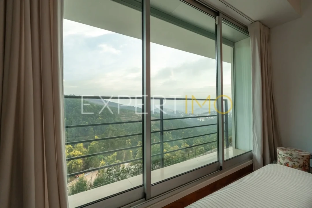 Moradia T4 para Venda em Santo Antonio dos Olivais Foto 12