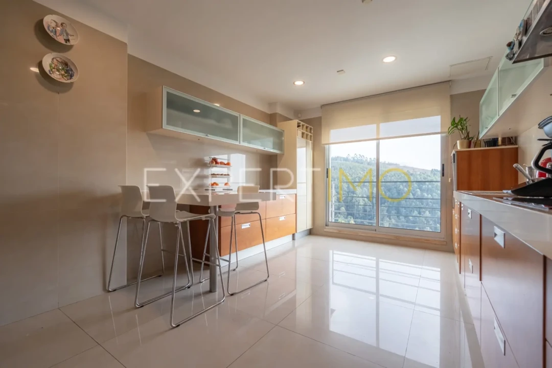 Moradia T4 para Venda em Santo Antonio dos Olivais Foto 17